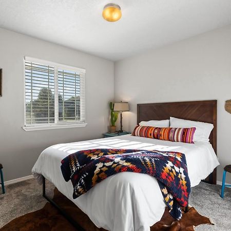 Southwestern Style 4 Bedroom Nampa Home Sleeps 16! Bagian luar foto
