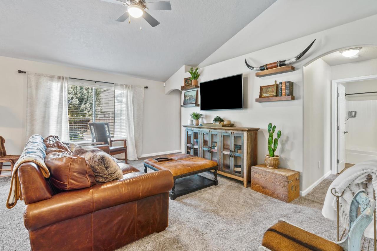 Southwestern Style 4 Bedroom Nampa Home Sleeps 16! Bagian luar foto