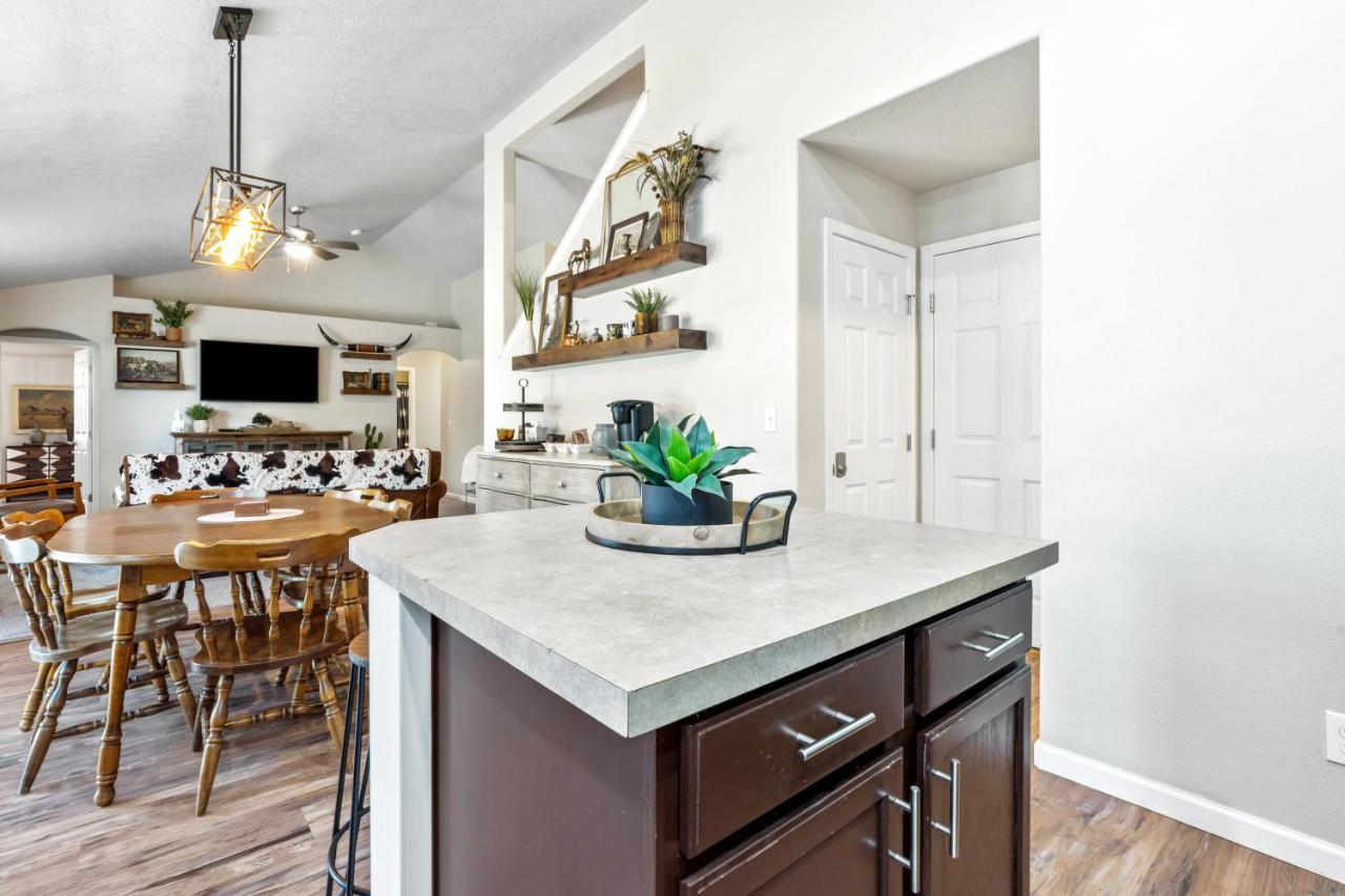 Southwestern Style 4 Bedroom Nampa Home Sleeps 16! Bagian luar foto