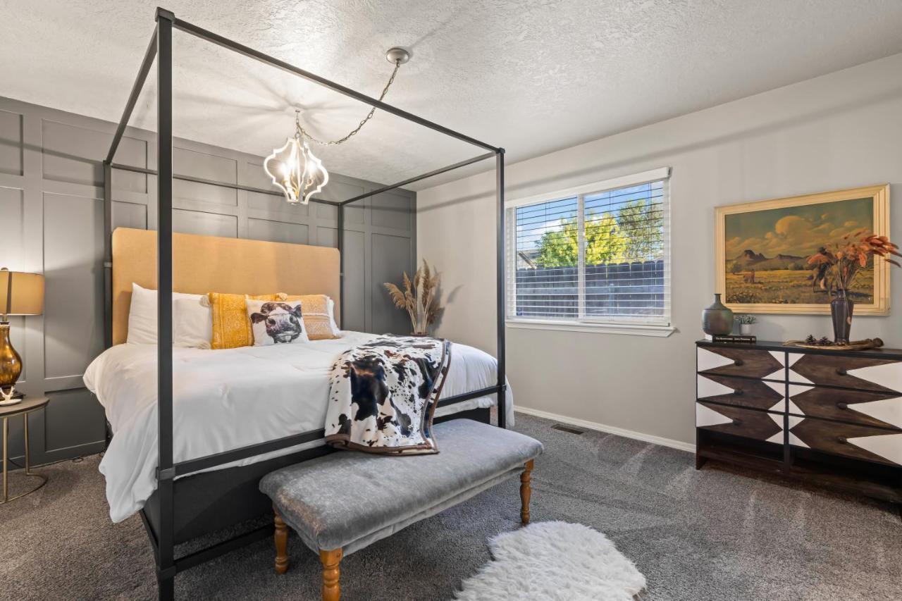 Southwestern Style 4 Bedroom Nampa Home Sleeps 16! Bagian luar foto
