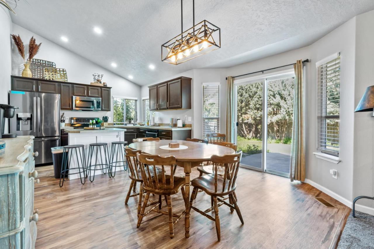 Southwestern Style 4 Bedroom Nampa Home Sleeps 16! Bagian luar foto