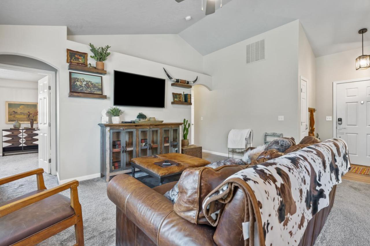 Southwestern Style 4 Bedroom Nampa Home Sleeps 16! Bagian luar foto