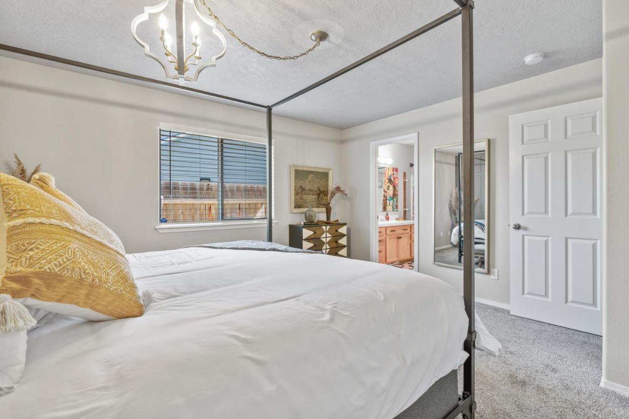 Southwestern Style 4 Bedroom Nampa Home Sleeps 16! Bagian luar foto